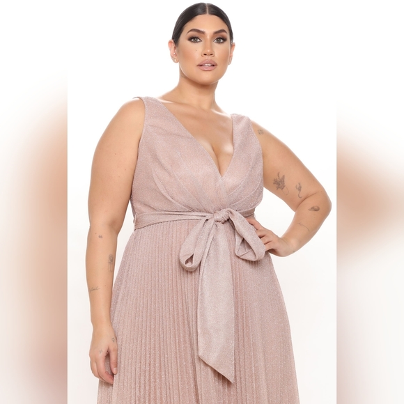 Fashion nova metallic dress - Picture 3 of 8
